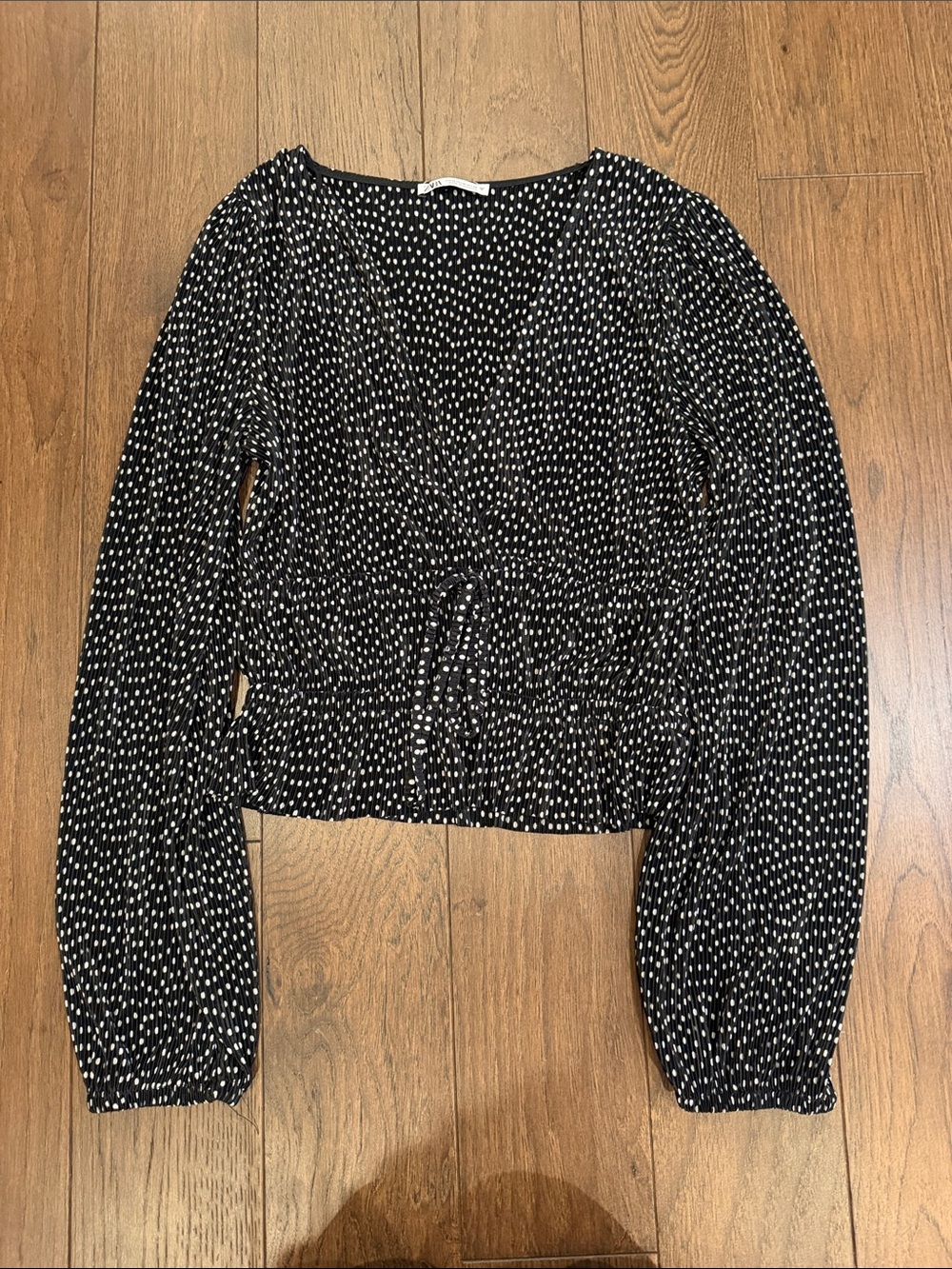 Zara Polka Dot Pleated Long Sleeve V-Neck Top Medium - C30-150